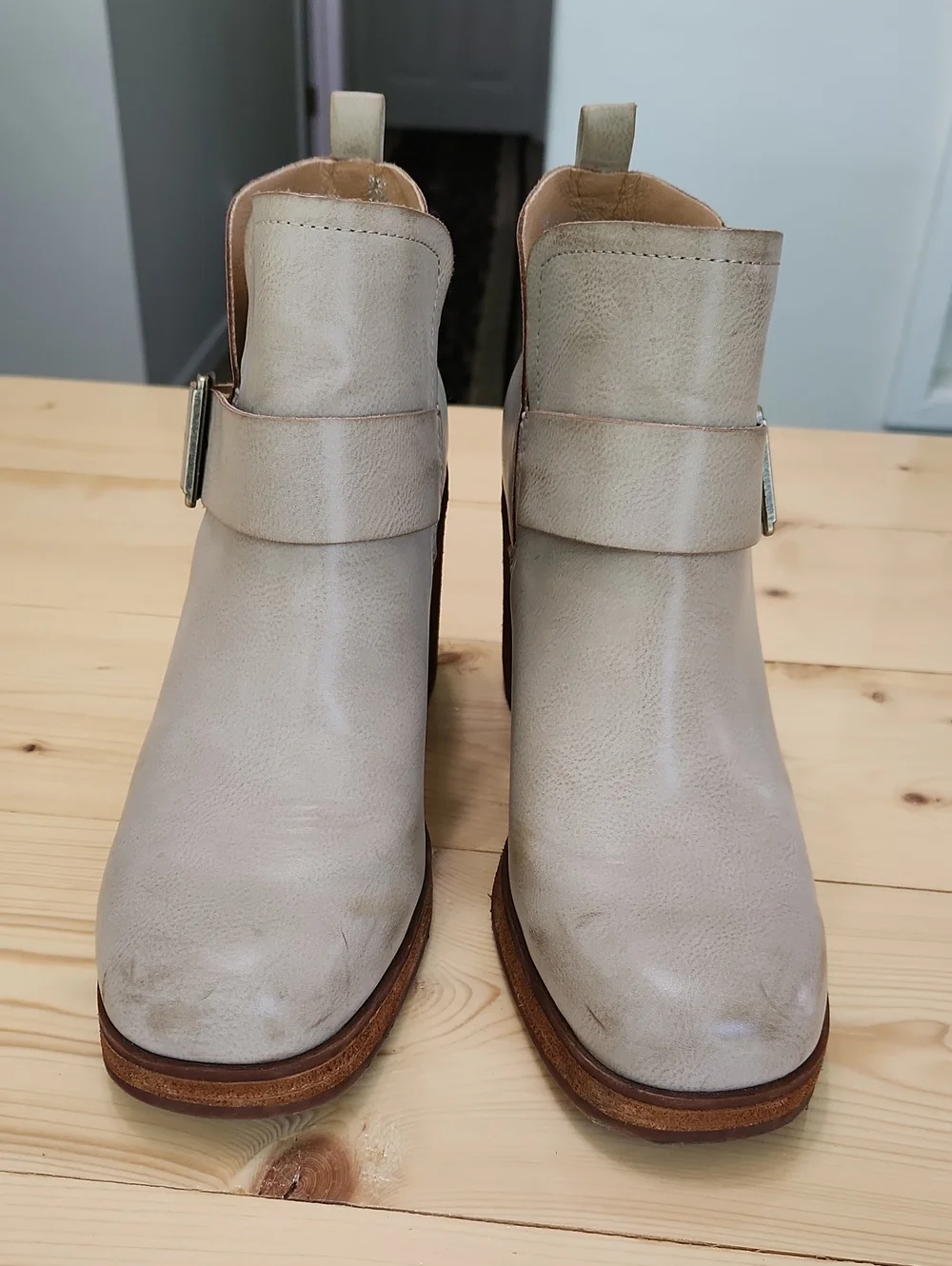 Korks Kari Block Heel Ankle Booties Cream Taupe Buckle Square Toe Size 9.5 - Picture 5 of 17